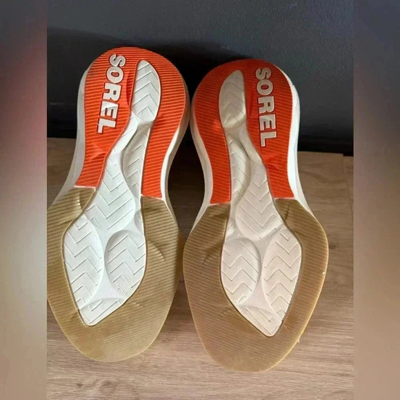 NWOT • Sorel Women's Explorer Defy Mid Shoe • size 8 - Picture 3 of 7